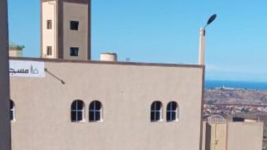 رؤية المسجد في الحلم تعد من الرموز الجميلة والمبشرة، حيث يُعتبر المسجد في الأحلام علامة على الطهارة والراحة النفسية والتقوى. قد ترمز رؤية المسجد إلى السعي الروحي والتوجه نحو الخير، وقد تحمل معاني دينية عميقة تتعلق بالتقرب إلى الله والاهتمام بالعبادات.